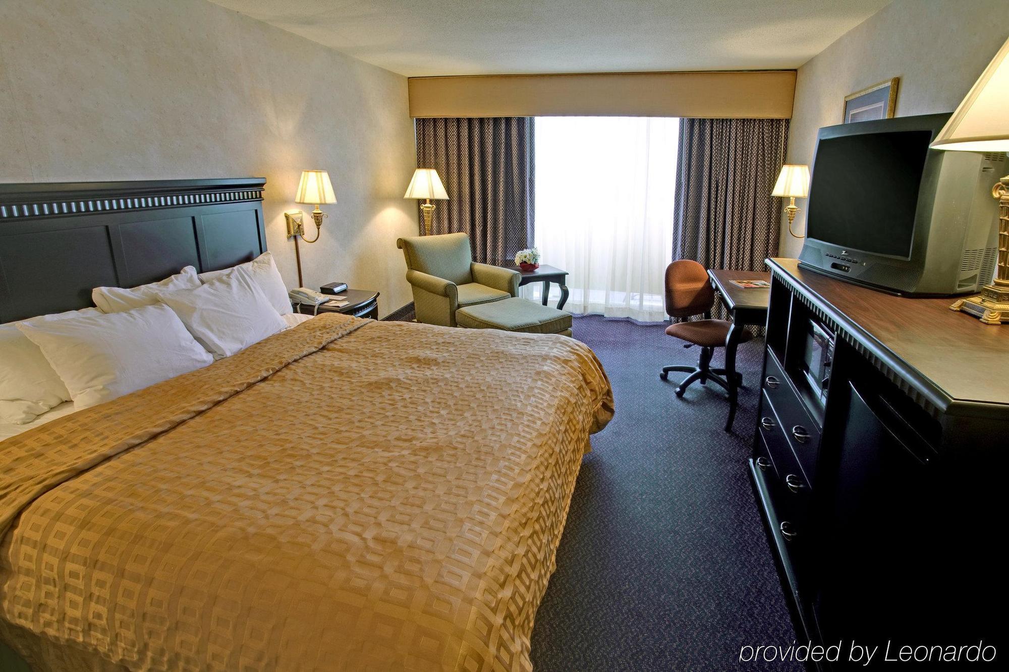 Quality Inn Near Hampton Coliseum Стая снимка