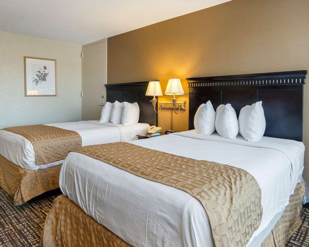 Quality Inn Near Hampton Coliseum Стая снимка